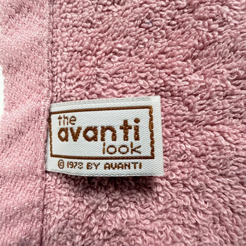 Vintage Avanti Pink Hand Towel Lace Rose Trim Cottagecore Bathroom Decor